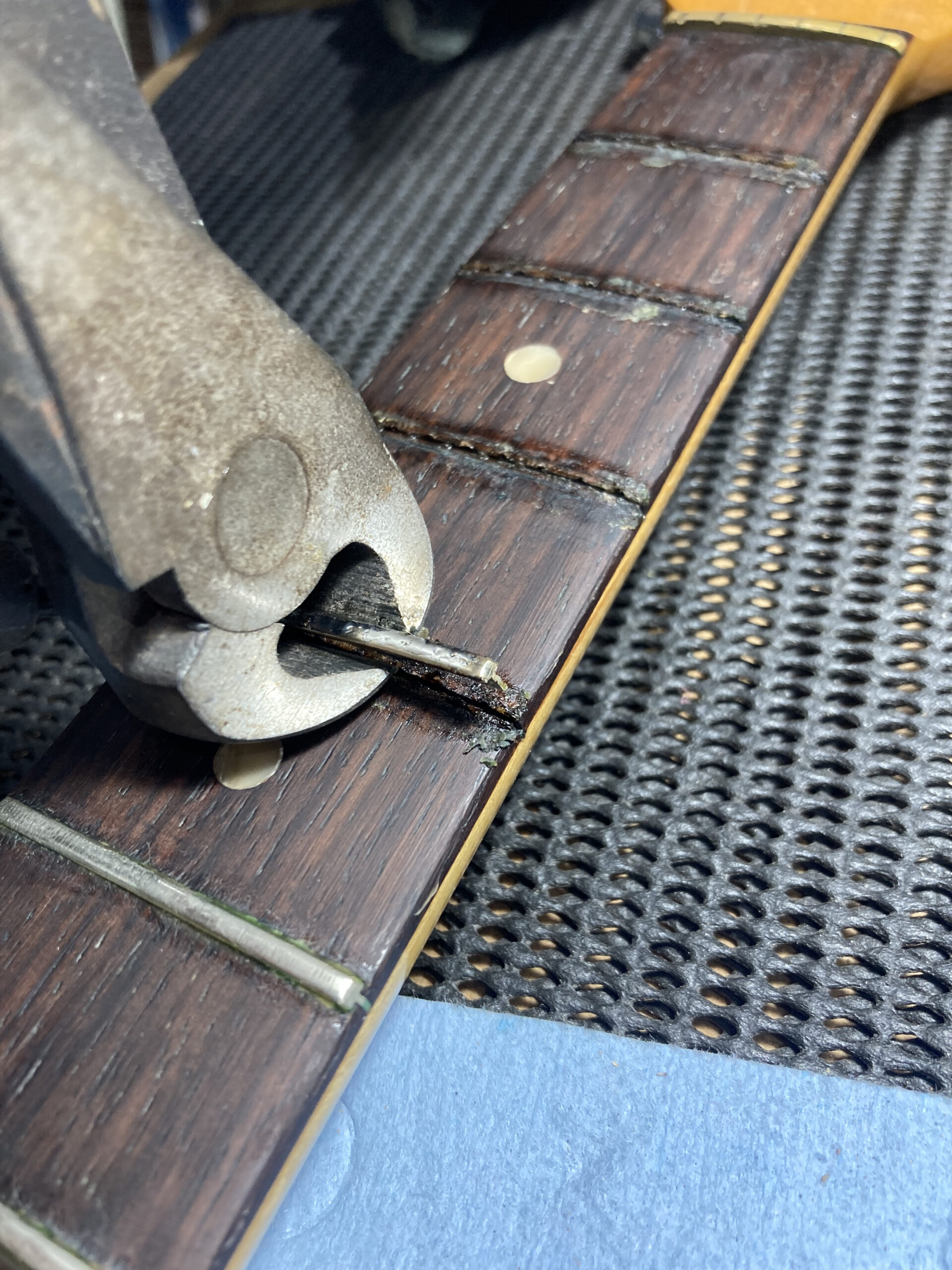 Re-Fretting 1 Day Course - Image 4